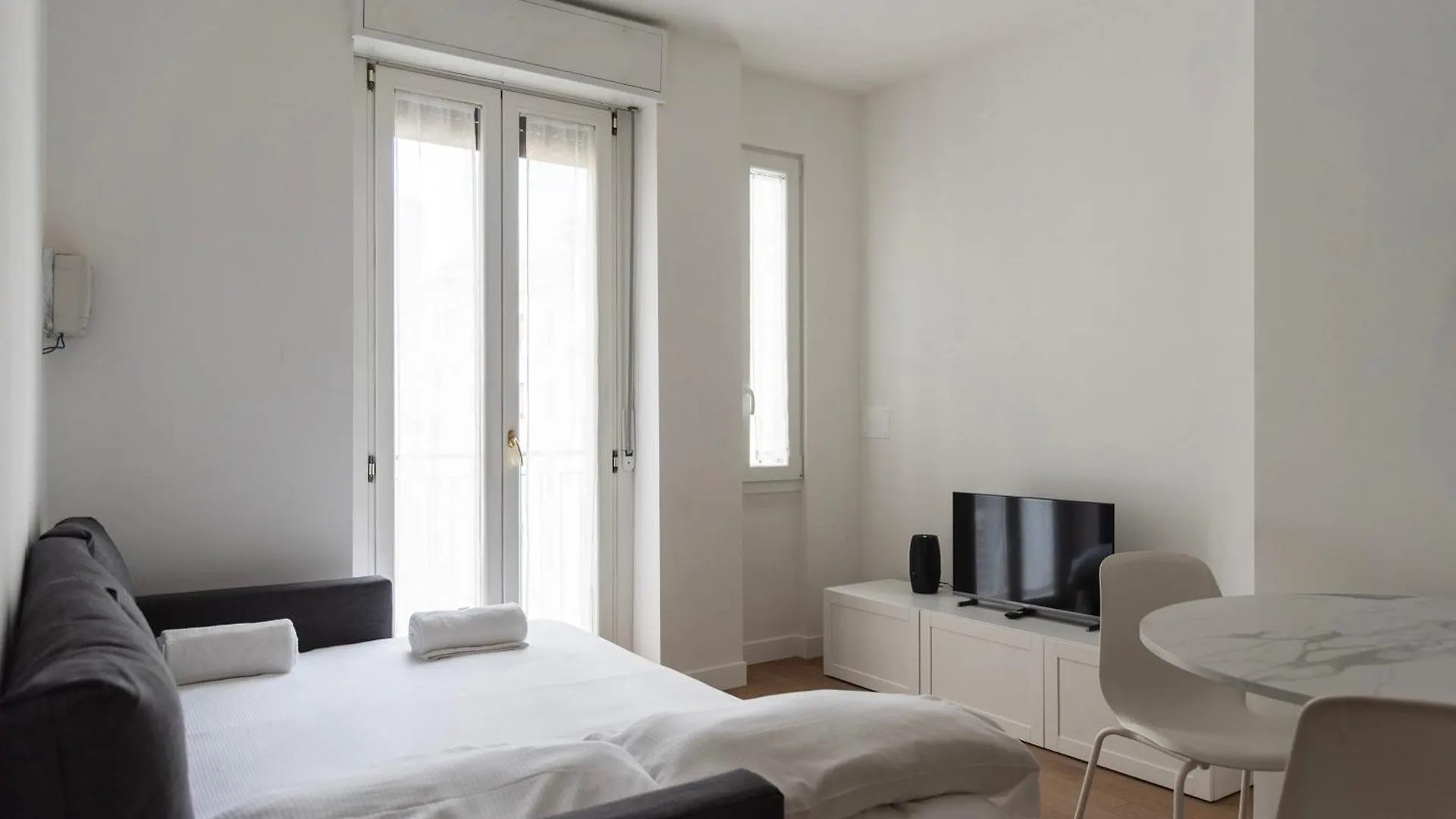 Youhosty - Gioia Tower View Mailand Apartment