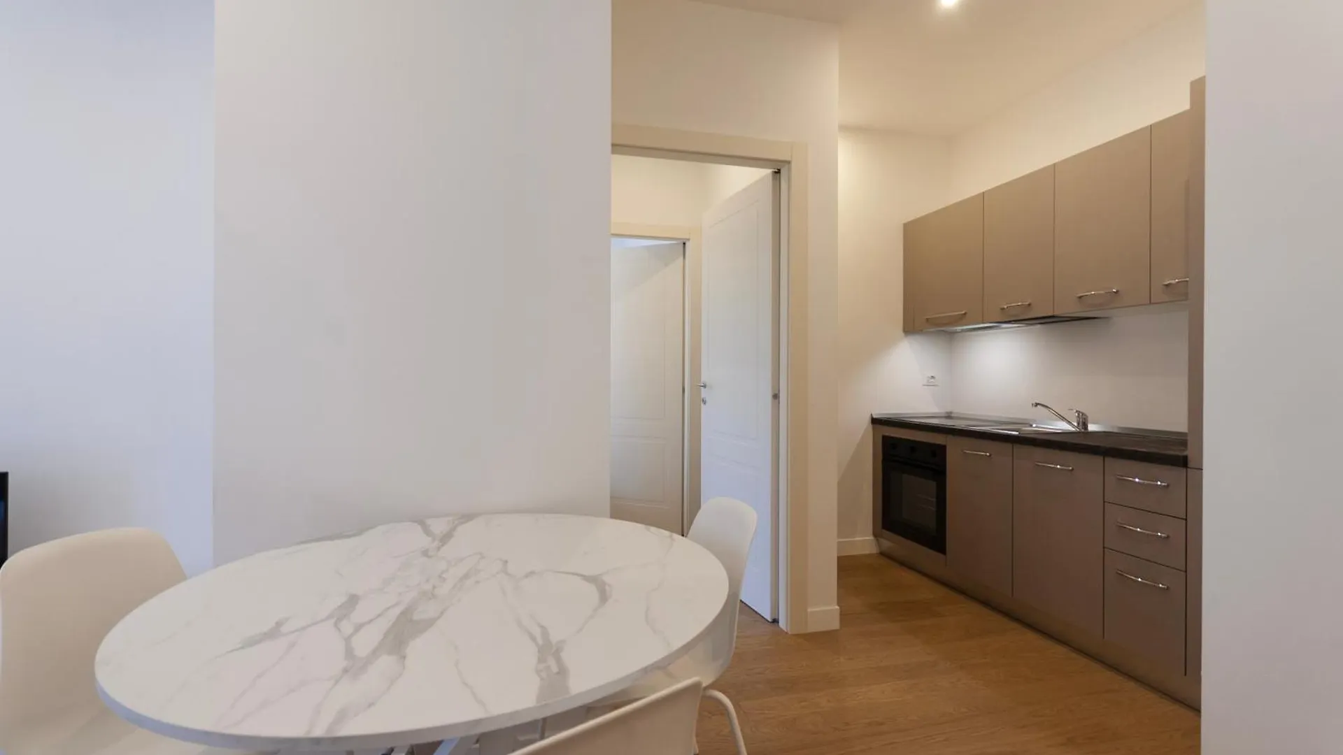 Apartment Youhosty - Gioia Tower View Mailand